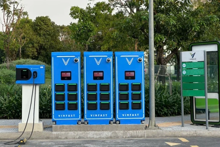 Tài xế dịch vụ chốt cọc sớm xe máy điện VinFast sau cú tăng sốc của giá xăng Tài xế dịch vụ chốt cọc sớm xe máy điện VinFast sau cú tăng sốc của giá xăng