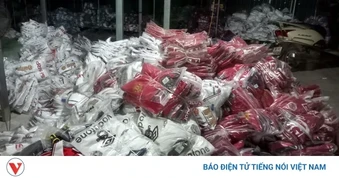 Tạm giữ gần 4.000 bộ đồ thể thao nghi giả mạo các nhãn hiệu nổi tiếng thế giới
