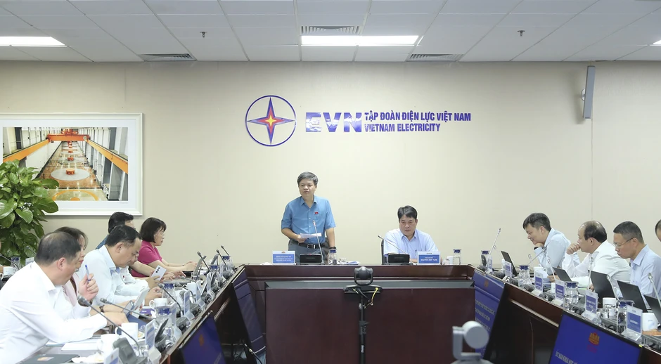 Tạo hành lang pháp lý thuận lợi cho đầu tư phát triển điện lực Tạo hành lang pháp lý thuận lợi cho đầu tư phát triển điện lực