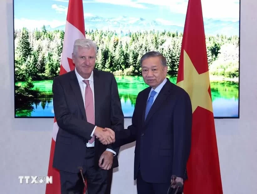 Tập đoàn Canada muốn chuyển giao công nghệ điện hạt nhân cho Việt Nam Tập đoàn Canada muốn chuyển giao công nghệ điện hạt nhân cho Việt Nam