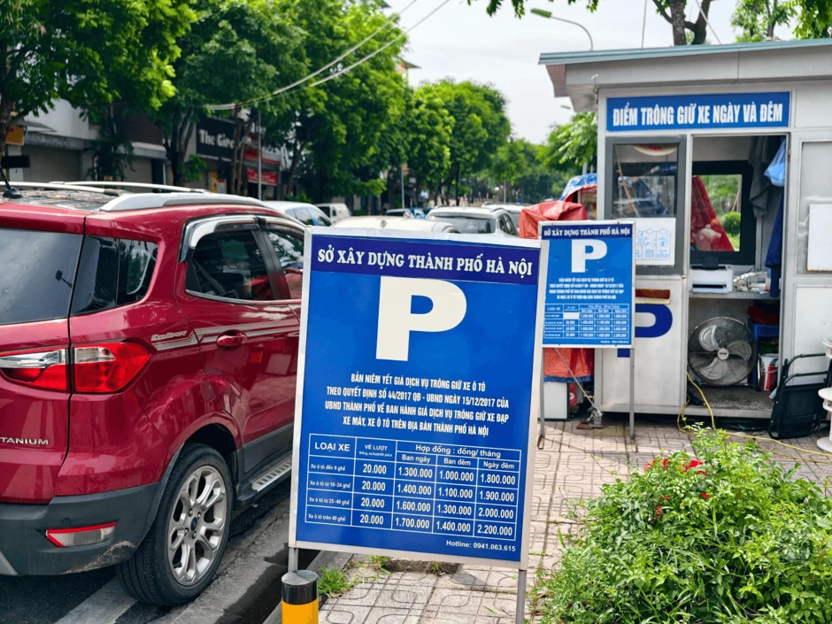 Tất cả người đi xe máy, ô tô tại Hà Nội lưu ý: Từ nay, giá trông xe có thay đổi quan trọng, cao nhất lên đến 7,5 triệu đồng