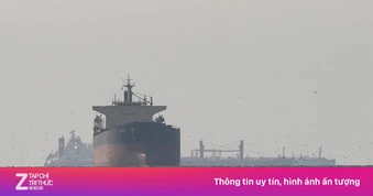 Tàu dầu của Iran vẫn đều đặn qua eo biển Hormuz