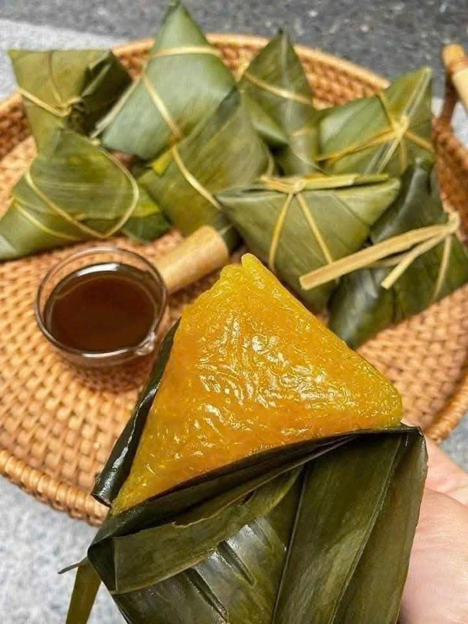 Tết Đoan Ngọ cận kề, món bánh truyền thống nào đang được đặt mua nhiều nhất? Tết Đoan Ngọ cận kề, món bánh truyền thống nào đang được đặt mua nhiều nhất?