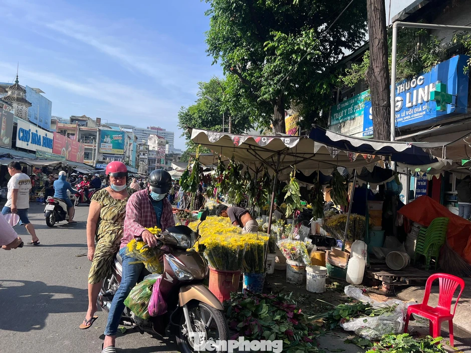 Tết Đoan Ngọ ở TPHCM: Hàng đầy chợ, khách 'mua cho có' Tết Đoan Ngọ ở TPHCM: Hàng đầy chợ, khách 'mua cho có'