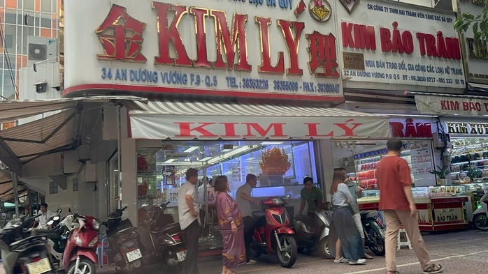 Thị trường kim cương xáo trộn