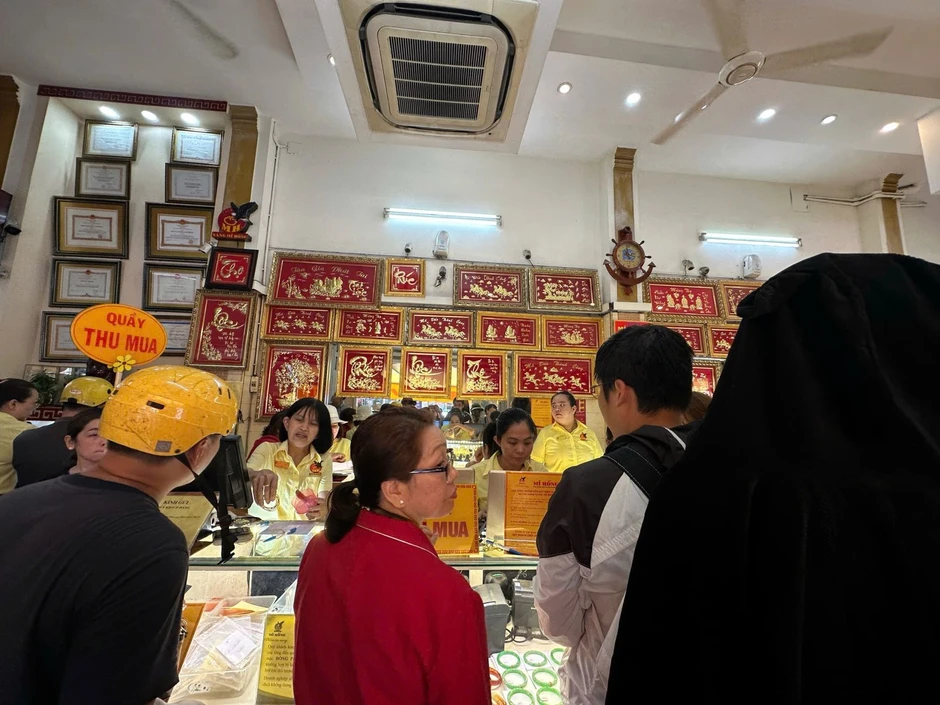 Thị trường tuần 27/7 - 2/8: Giá vàng chưa tạo đáy, chuyên gia cảnh báo rủi ro Thị trường tuần 27/7 - 2/8: Giá vàng chưa tạo đáy, chuyên gia cảnh báo rủi ro