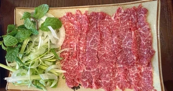 Thịt bò H'Mông có gì ngon mà giá hơn 1 triệu đồng/kg, sánh ngang bò Wagyu?