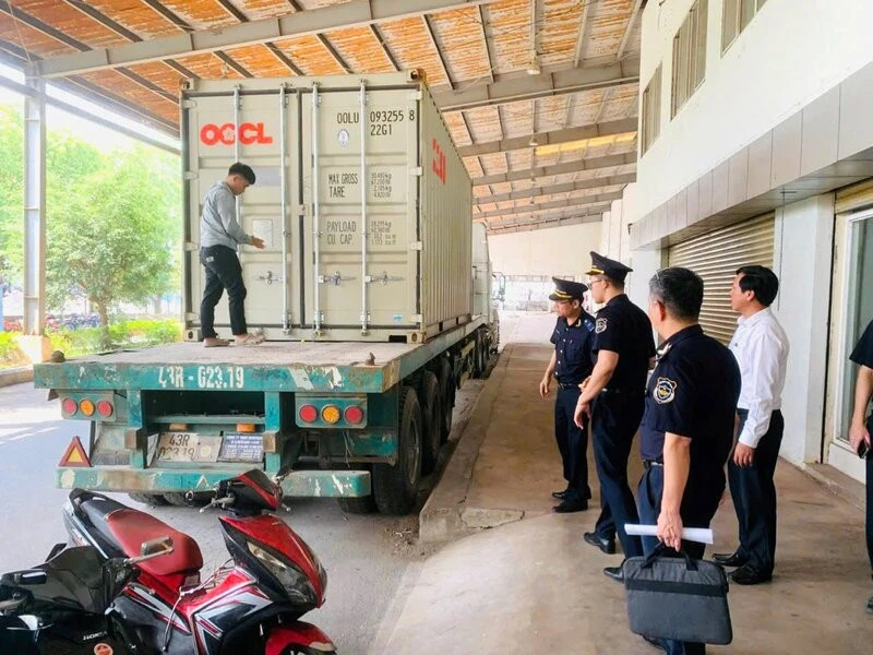 Thu giữ 325.000 bao thuốc lá giả mạo nhãn hiệu, buộc tiêu hủy toàn bộ lô hàng Thu giữ 325.000 bao thuốc lá giả mạo nhãn hiệu, buộc tiêu hủy toàn bộ lô hàng