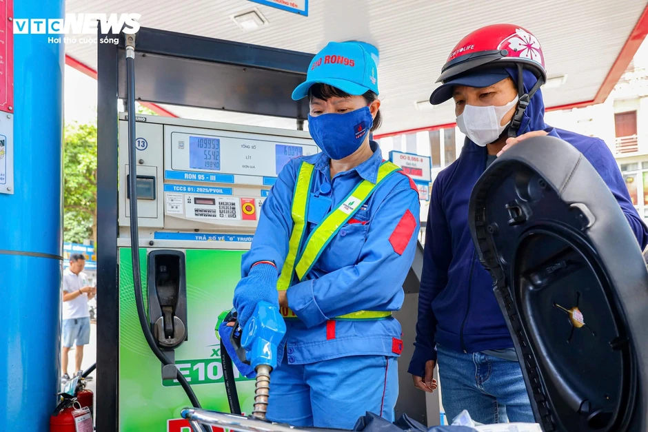 Thủ tướng đề nghị đưa thuế môi trường xăng dầu về 0 đồng Thủ tướng đề nghị đưa thuế môi trường xăng dầu về 0 đồng