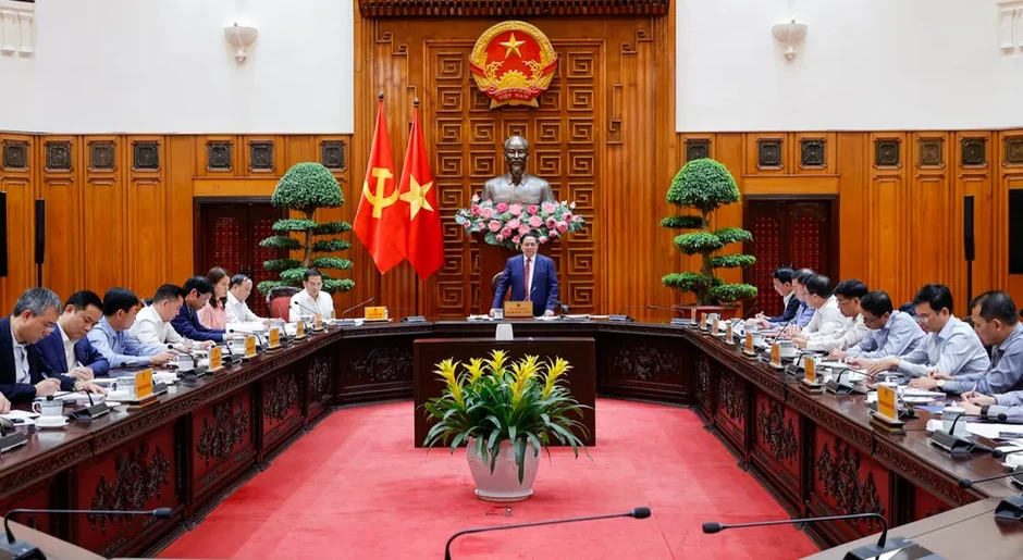 Thủ tướng: Không để đứt gãy các chuỗi sản xuất, chuỗi cung ứng xăng dầu Thủ tướng: Không để đứt gãy các chuỗi sản xuất, chuỗi cung ứng xăng dầu
