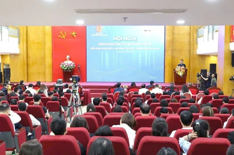 Thuế thành phố Hà Nội đồng hành, hỗ trợ hộ kinh doanh hiểu đúng chính sách, chủ động tuân thủ