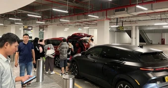 Thuê xe tự lái dịp lễ 2/9: Giá tăng từng ngày