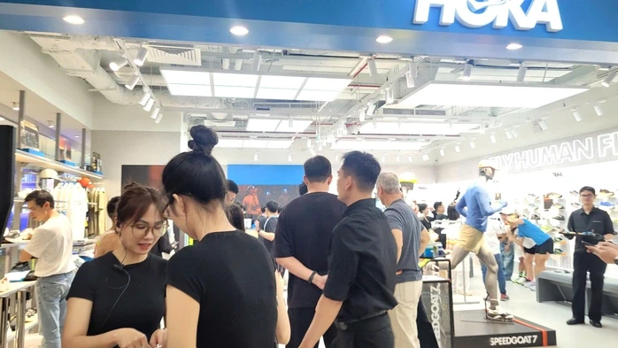Thương hiệu giày đình đám thế giới đã có mặt tại Hà Nội