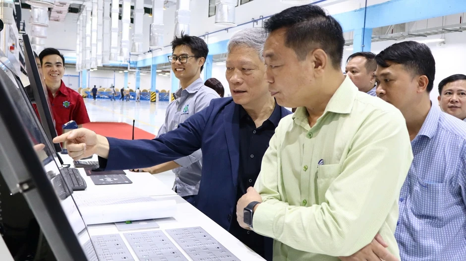 Tiền polymer Việt Nam - Hành trình làm chủ vật liệu bảo an Tiền polymer Việt Nam - Hành trình làm chủ vật liệu bảo an
