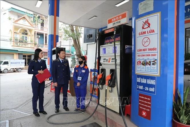 Tiếp tục chi mạnh Quỹ bình ổn, giữ nguyên giá bán xăng dầu