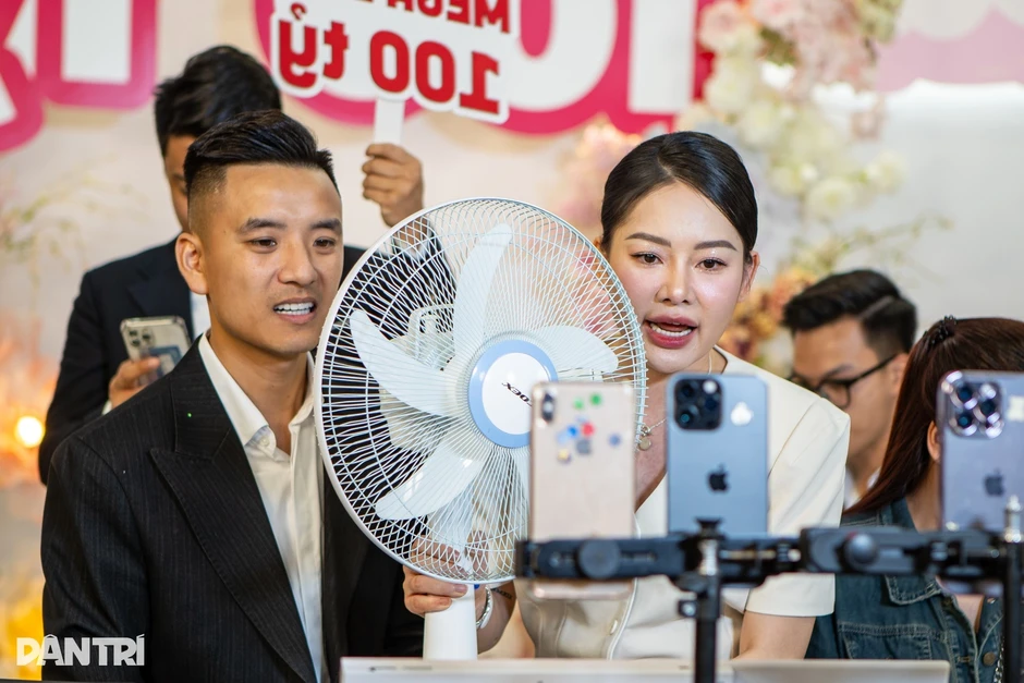 TikTok Shop thu thêm phí mới, cao nhất 65.000 đồng: Người bán giật mình TikTok Shop thu thêm phí mới, cao nhất 65.000 đồng: Người bán giật mình