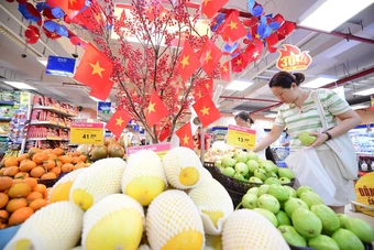 TP Hồ Chí Minh: Siêu thị 'hút' khách do nắng nóng, sức mua tăng mạnh