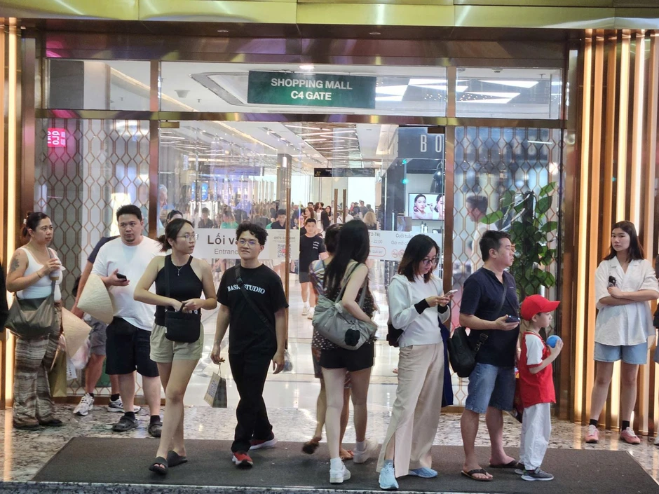 TP Hồ Chí Minh: Siêu thị 'hút' khách do nắng nóng, sức mua tăng mạnh TP Hồ Chí Minh: Siêu thị 'hút' khách do nắng nóng, sức mua tăng mạnh