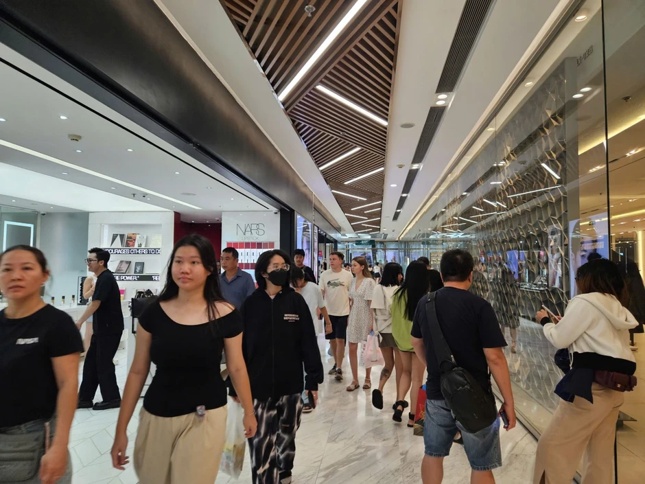 TP Hồ Chí Minh: Siêu thị 'hút' khách do nắng nóng, sức mua tăng mạnh TP Hồ Chí Minh: Siêu thị 'hút' khách do nắng nóng, sức mua tăng mạnh