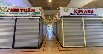 TPHCM: Một số trung tâm thương mại cũng rơi cảnh "chỉ thấy người bán"