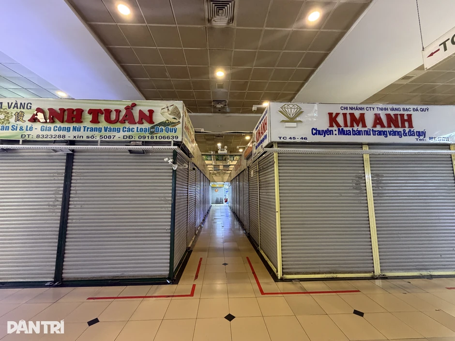TPHCM: Một số trung tâm thương mại cũng rơi cảnh "chỉ thấy người bán" TPHCM: Một số trung tâm thương mại cũng rơi cảnh "chỉ thấy người bán"