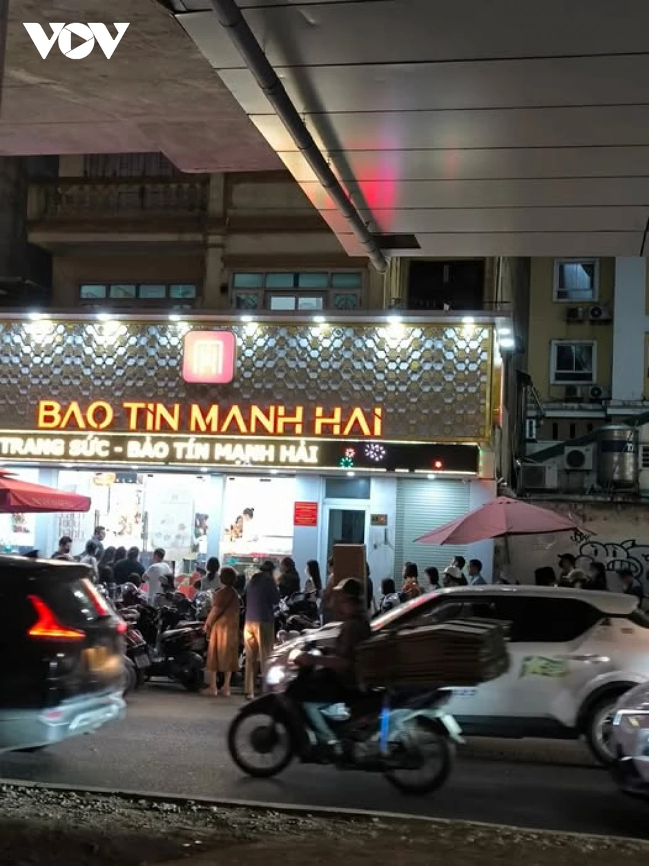 Trả tiền thật, nhận giấy hẹn: Rủi ro nào từ giao dịch mua vàng trả tiền trước? Trả tiền thật, nhận giấy hẹn: Rủi ro nào từ giao dịch mua vàng trả tiền trước?