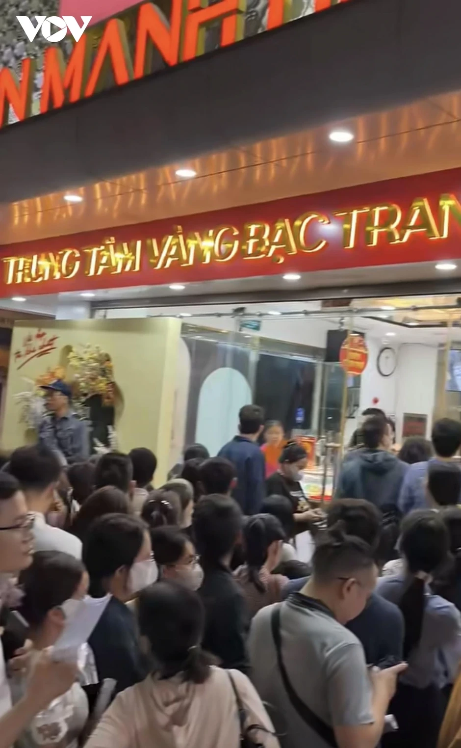 Trả tiền thật, nhận giấy hẹn: Rủi ro nào từ giao dịch mua vàng trả tiền trước? Trả tiền thật, nhận giấy hẹn: Rủi ro nào từ giao dịch mua vàng trả tiền trước?