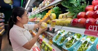 Trái cây ngoại ồ ạt về Việt Nam, giá rẻ bất ngờ