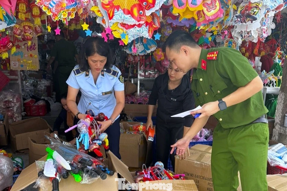 Tràn ngập đồ chơi Trung thu '3 không' Tràn ngập đồ chơi Trung thu '3 không'