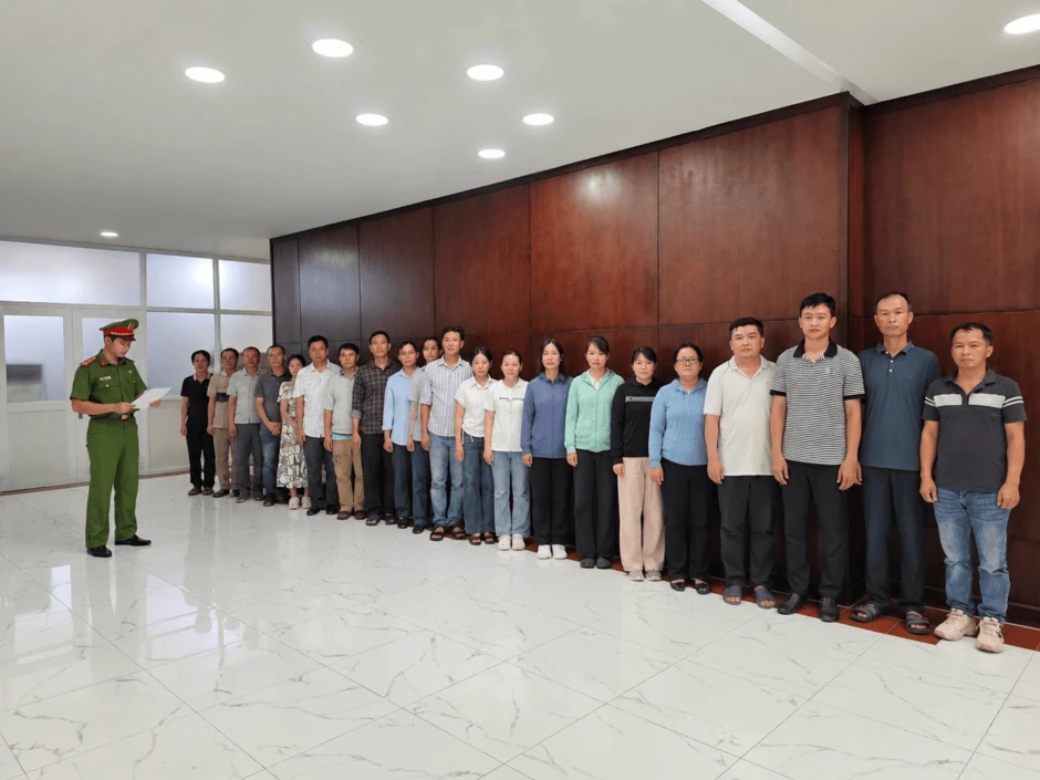 Triệt phá đường dây mua bán trái phép hóa đơn quy mô đặc biệt lớn gần 20.000 tỷ đồng, Công an TP.HCM ra khuyến cáo 'nóng' đến các doanh nghiệp Triệt phá đường dây mua bán trái phép hóa đơn quy mô đặc biệt lớn gần 20.000 tỷ đồng, Công an TP.HCM ra khuyến cáo 'nóng' đến các doanh nghiệp