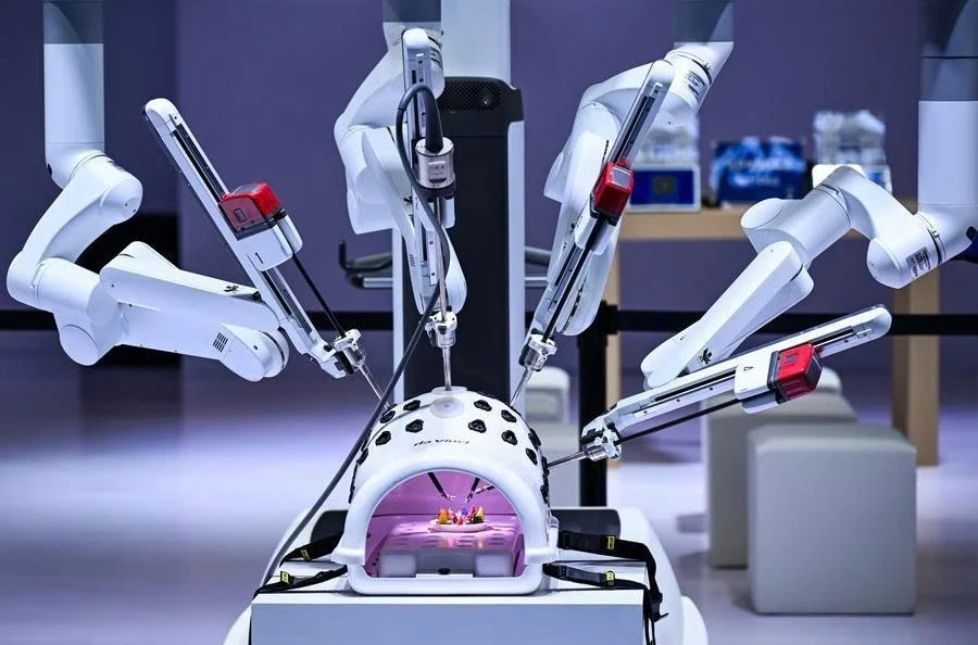 Trung Quốc tăng tốc xuất khẩu robot phẫu thuật, thách thức ông lớn Mỹ Trung Quốc tăng tốc xuất khẩu robot phẫu thuật, thách thức ông lớn Mỹ