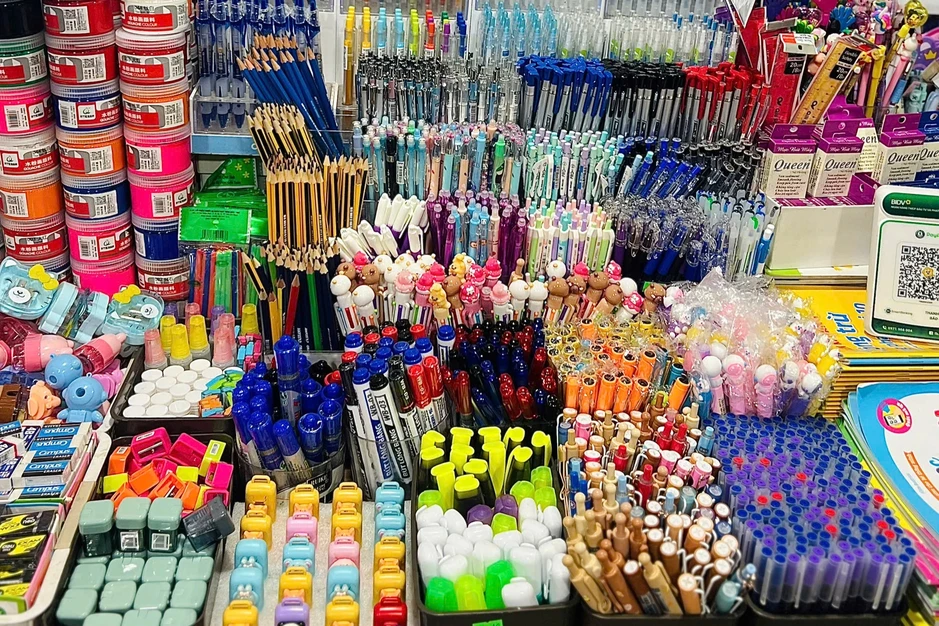 Trước mùa tựu trường, phụ huynh tính cách tiết kiệm từ cây bút, cục tẩy