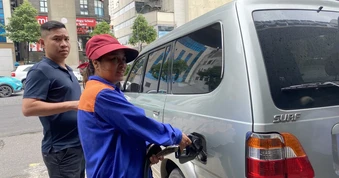 Từ 15 giờ ngày 13-8, giá xăng tiếp tục giảm