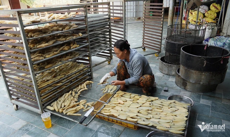 Từ củ khoai lang thành đặc sản 'hái ra tiền', cả làng thu hơn 40 tỷ đồng/năm Từ củ khoai lang thành đặc sản 'hái ra tiền', cả làng thu hơn 40 tỷ đồng/năm
