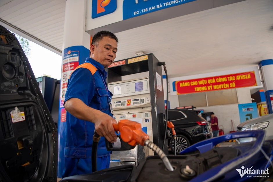 Từ hôm nay, xăng E10 bán đại trà trên toàn quốc, dừng lưu hành xăng RON95, RON97