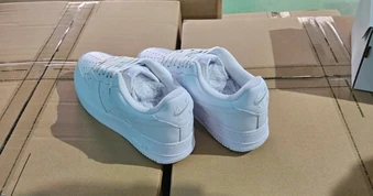 Từ tin báo của Mỹ, Việt Nam phá đường dây sản xuất 50.000 đôi giày Nike giả