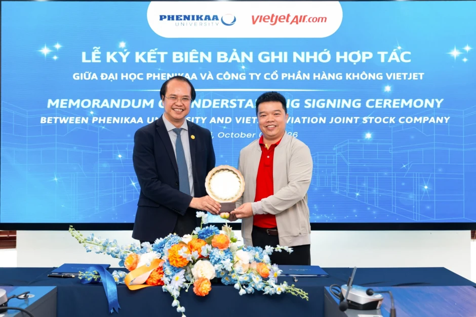 Tỷ phú Nguyễn Thị Phương Thảo bắt tay vị giáo sư giàu nhất Việt Nam, chuẩn bị làm điều đặc biệt