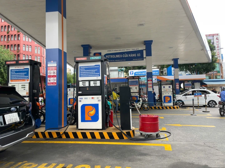 Ứng phó với xăng dầu, doanh nghiệp cam kết khó mấy cũng không để hụt nguồn cung