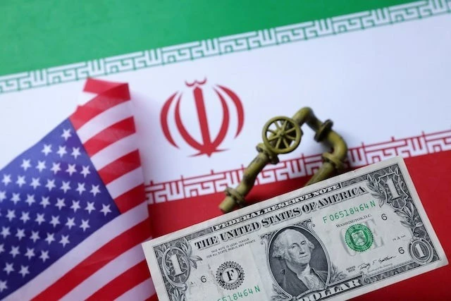 USD tăng rất mạnh, giá vàng chưa ngừng rơi USD tăng rất mạnh, giá vàng chưa ngừng rơi