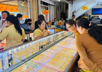 Vàng lao dốc nhiều phiên, sức mua chưa hạ nhiệt