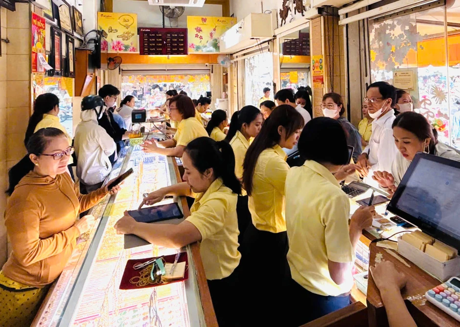 Vàng lao dốc nhiều phiên, sức mua chưa hạ nhiệt