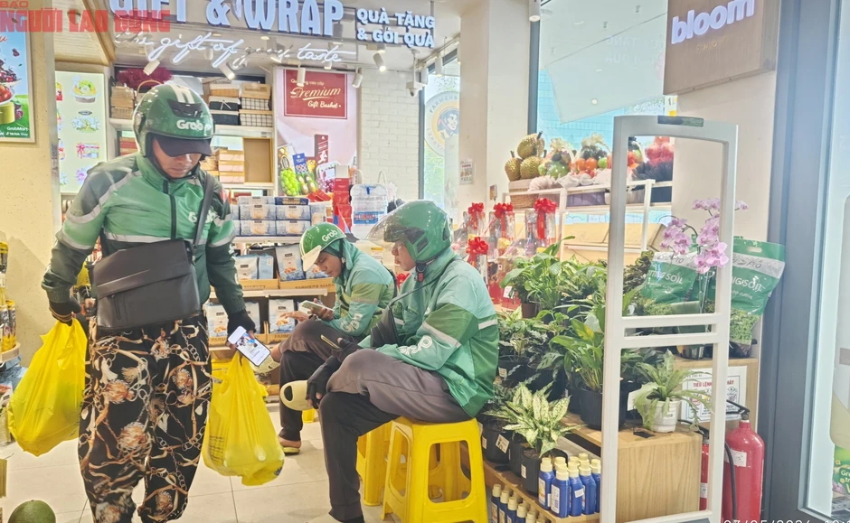 Vắng người mua sắm trực tiếp, siêu thị TPHCM vẫn có mặt hàng “cháy hàng”, doanh số gấp 4