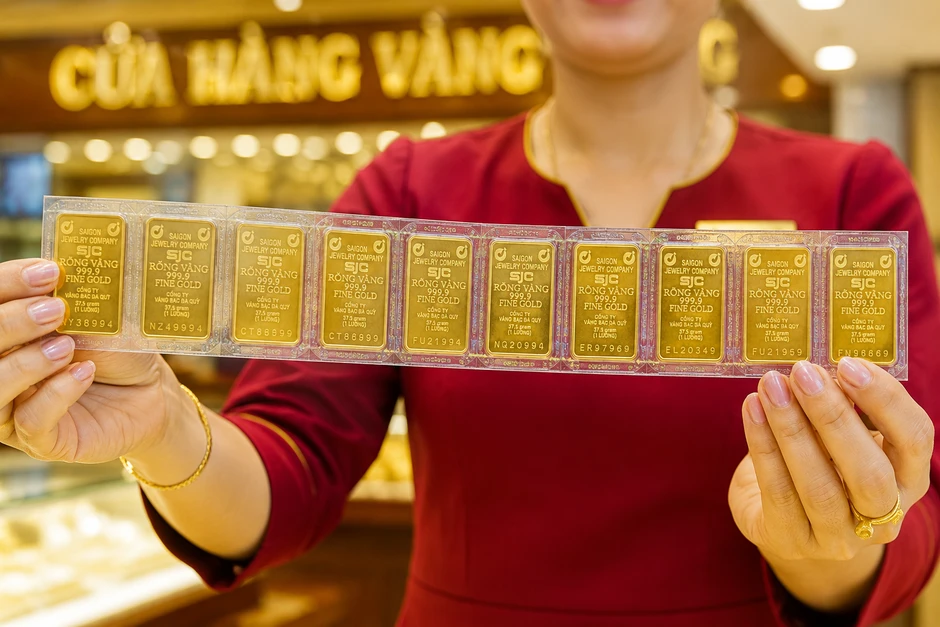 Vàng SJC bật tăng 3,8 triệu đồng/lượng trong sáng 20/8 dù giá thế giới hạ nhiệt Vàng SJC bật tăng 3,8 triệu đồng/lượng trong sáng 20/8 dù giá thế giới hạ nhiệt