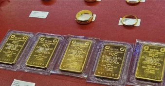 Vàng SJC 'bốc hơi' 5 triệu đồng/lượng