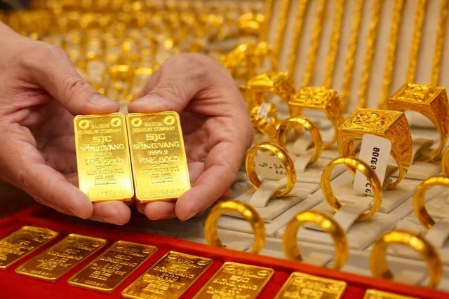 Vàng SJC tiếp tục xu hướng giảm, đề xuất đánh thuế phải chờ