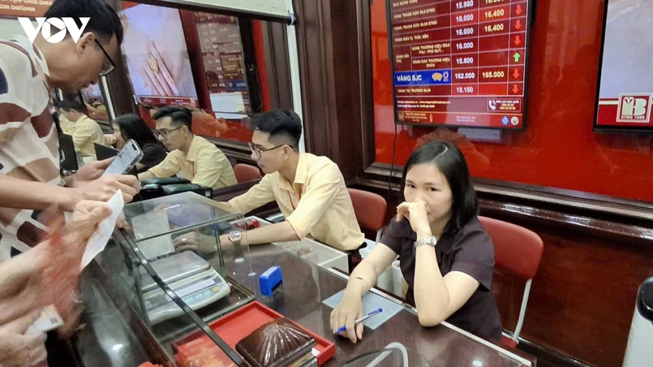 Vàng thế giới vượt 4.500 USD, vàng trong nước đang bán thấp hơn giá vốn? Vàng thế giới vượt 4.500 USD, vàng trong nước đang bán thấp hơn giá vốn?