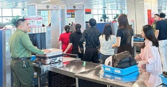 Vé máy bay giảm mạnh tới 50%, khách rầm rộ chốt tour du lịch hè