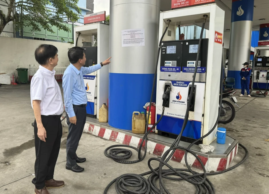 Vi phạm quy định dự trữ, 3 ‘ông lớn’ đầu mối kinh doanh xăng dầu bị phạt nặng Vi phạm quy định dự trữ, 3 ‘ông lớn’ đầu mối kinh doanh xăng dầu bị phạt nặng
