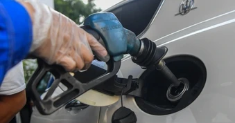 Vì sao giá dầu diesel giảm gần 14.000 đồng/lít sau 3 phiên điều chỉnh?