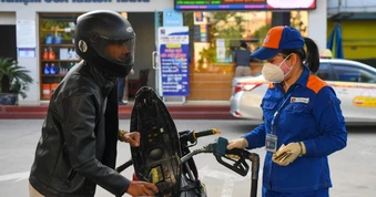Vì sao giá dầu diesel liên tục giảm?
